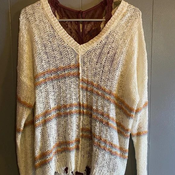 🌸3 for $20 Everything Must Go , Size Small, V Neck - Picture 4 of 6